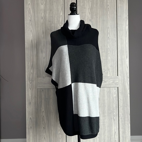 3 for $20 💜 REITMANS Poncho Sweater - Picture 1 of 6